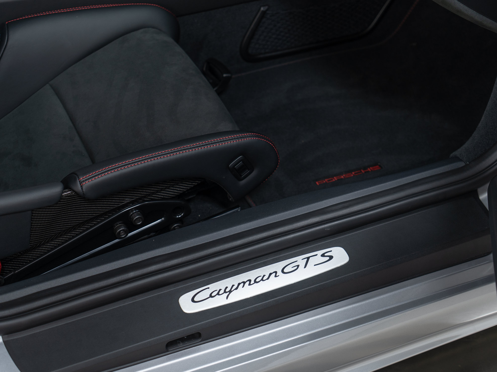 Certified 2025 Porsche 718 Cayman GTS RWD image 35