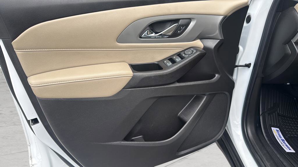 Used 2023 Chevrolet Traverse LS w/ Safety Package AWD/4WD image 11