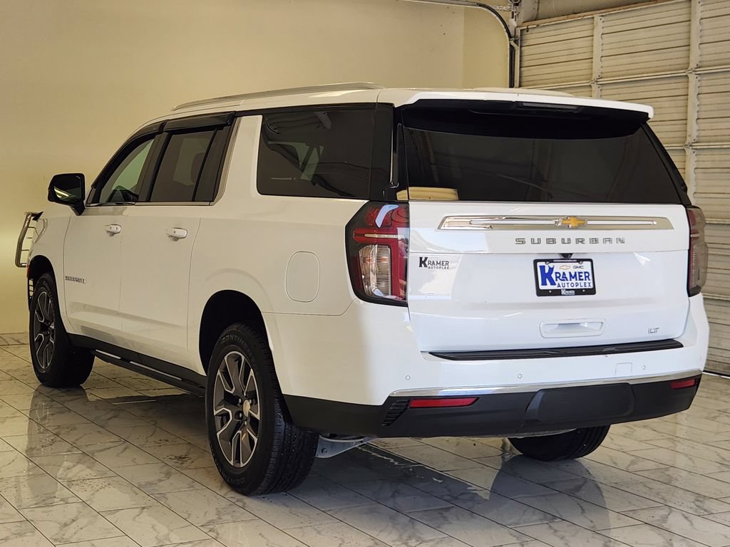Used 2022 Chevrolet Suburban LT w/ Luxury Package RWD image 5