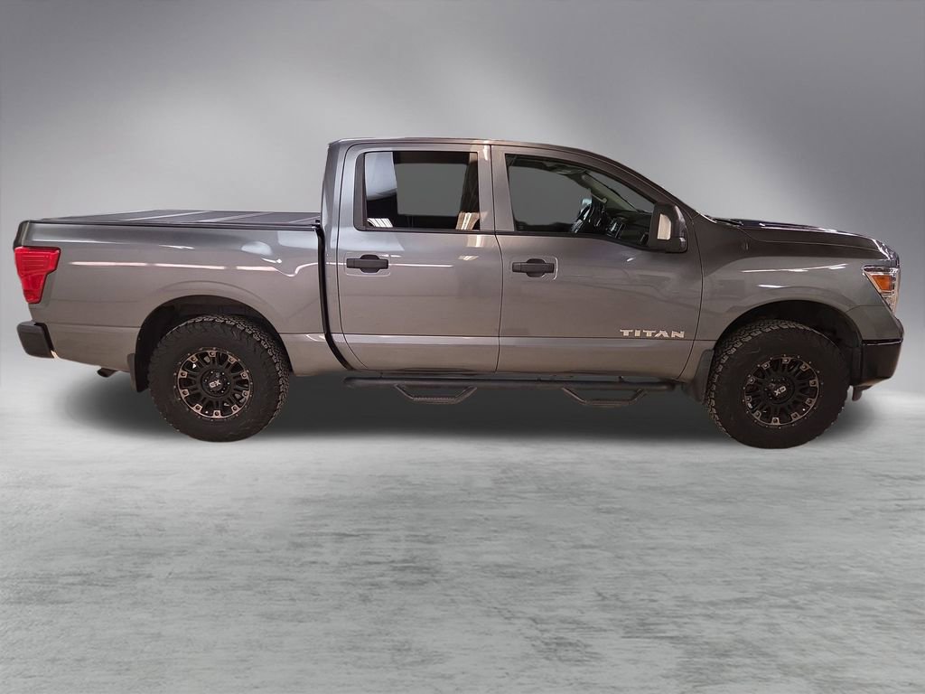 Used 2018 Nissan Titan S image 9