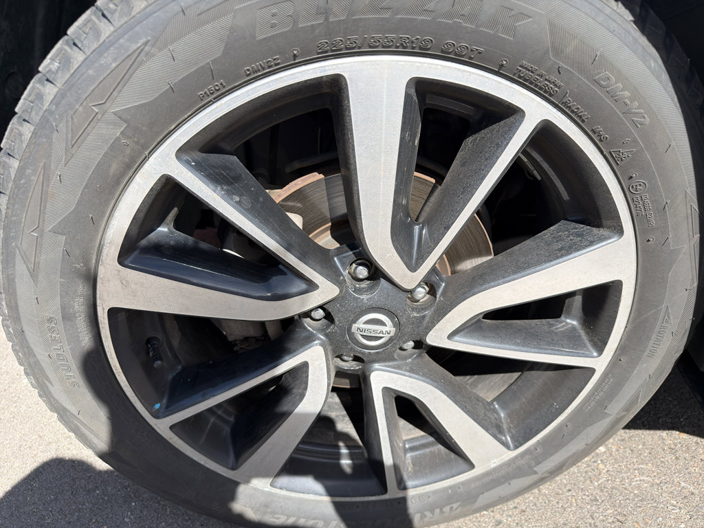 Used 2018 Nissan Rogue SL w/ Premium Package image 6