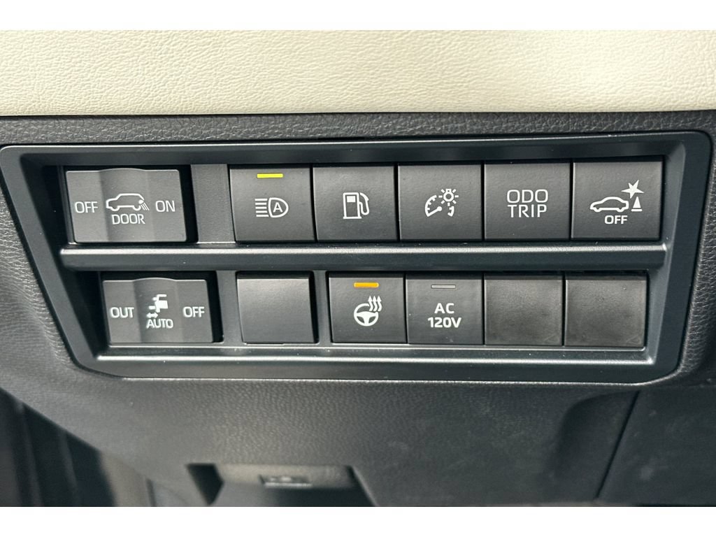 Used 2024 Toyota Sequoia Capstone AWD/4WD image 33