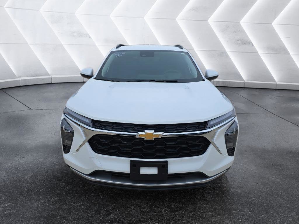 New 2026 Chevrolet Trax LT w/ LT Convenience Package FWD image 2