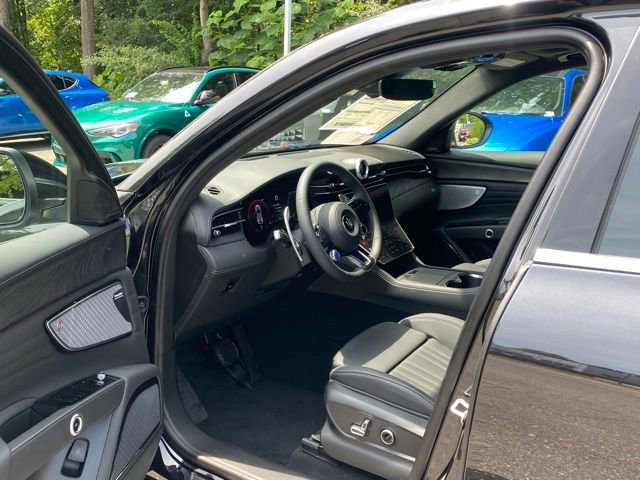 New 2025 Maserati Grecale GT image 19