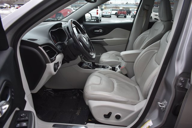 Used 2019 Jeep Cherokee Limited image 13