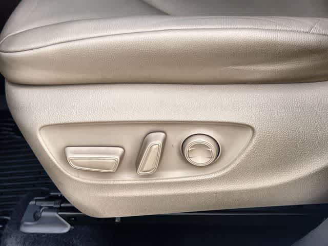 Used 2022 Toyota Highlander XLE AWD/4WD image 31