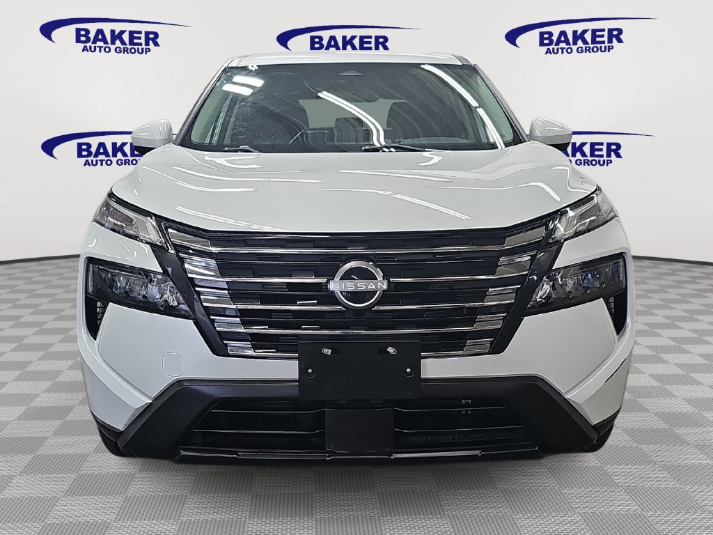 Used 2024 Nissan Rogue SV FWD image 2
