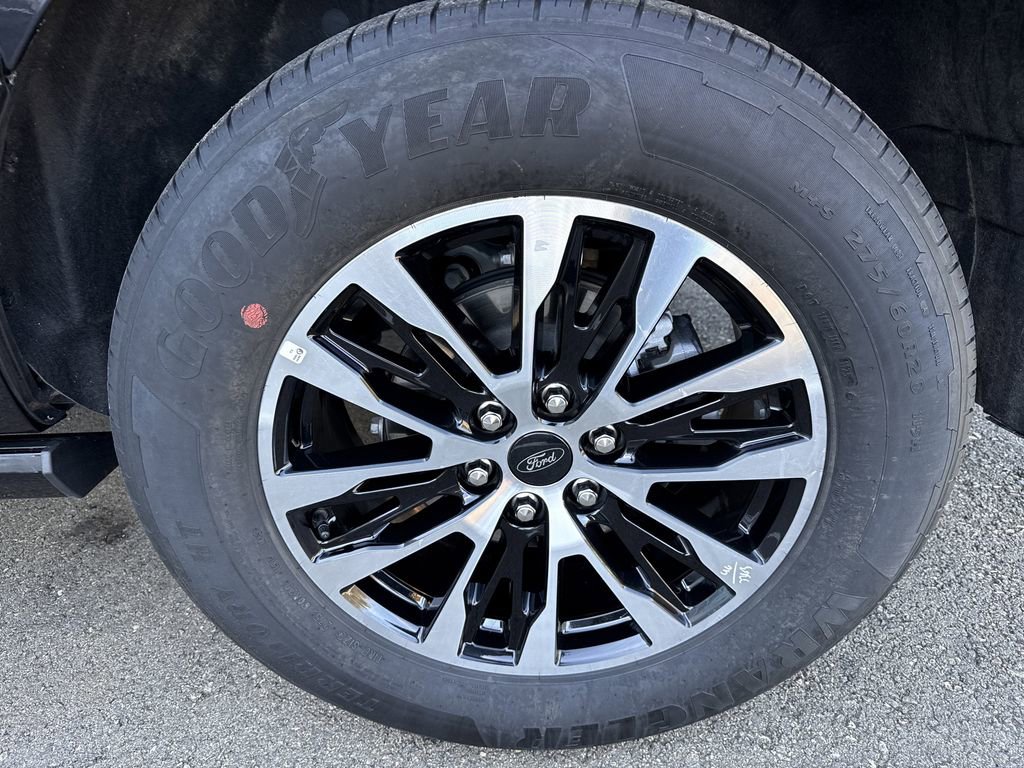 Used 2025 Ford Expedition Max Platinum image 19