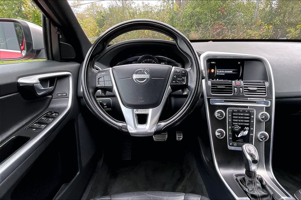 Used 2015 Volvo XC60 T6 R-Design AWD/4WD image 5