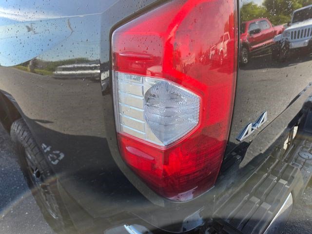 Used 2016 Toyota Tundra SR5 w/ SR5 Upgrade Package AWD/4WD image 12