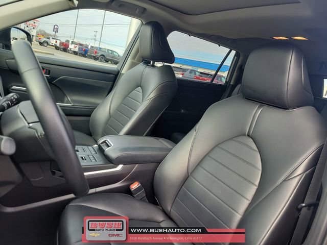 Used 2021 Toyota Highlander XLE image 18