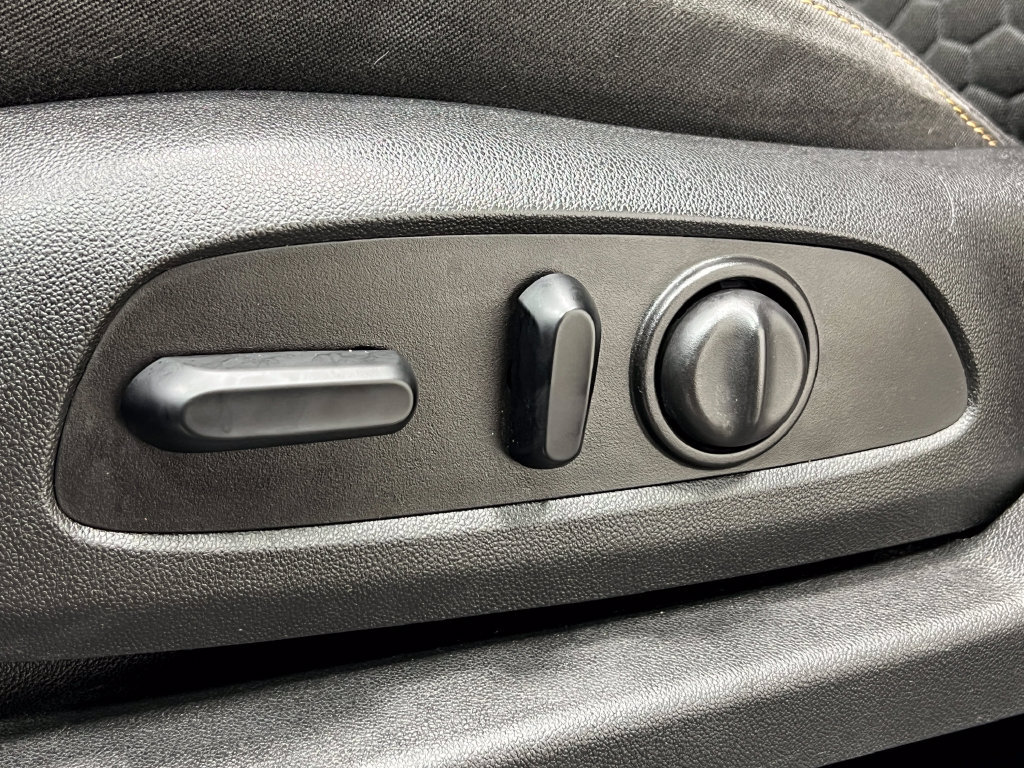 Used 2019 Chevrolet Equinox LT FWD image 16
