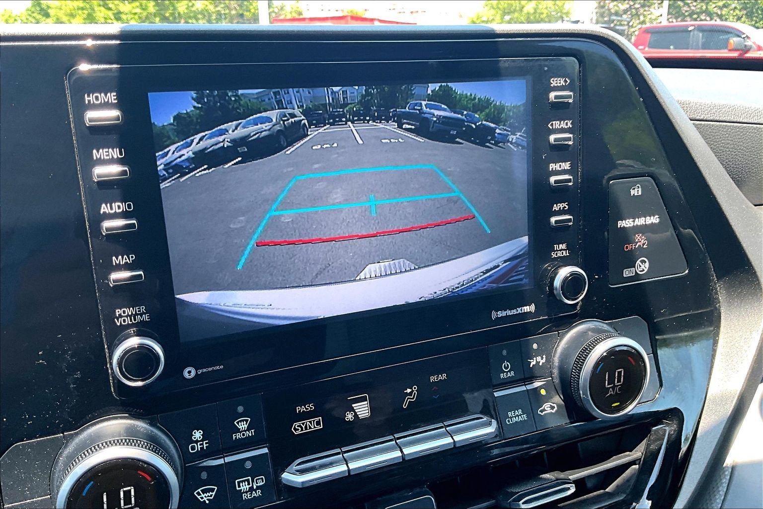 Used 2021 Toyota Highlander L AWD/4WD image 19