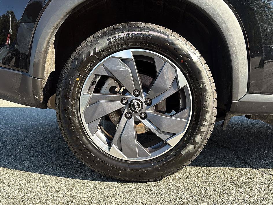 Certified 2025 Nissan Rogue SV FWD image 11