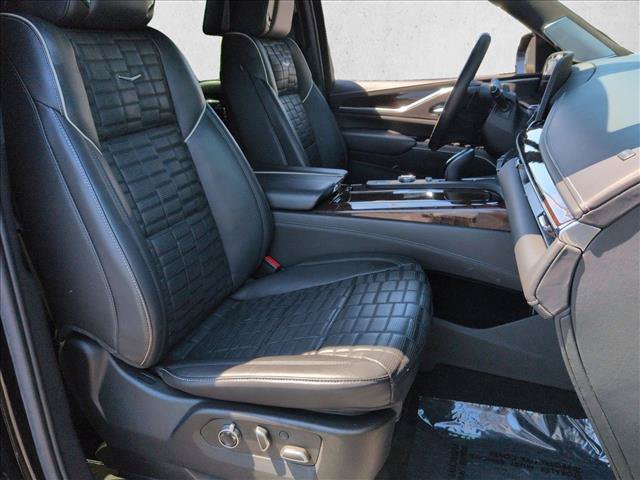 Used 2022 Cadillac Escalade Premium Luxury Platinum w/ Heavy-Duty Trailer Package AWD/4WD image 24