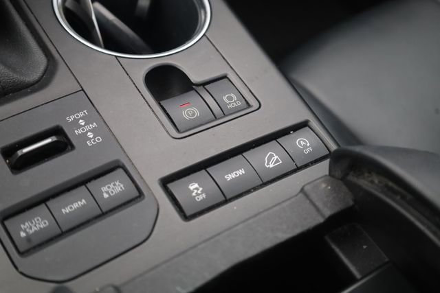 Used 2021 Toyota Highlander XLE AWD/4WD image 19