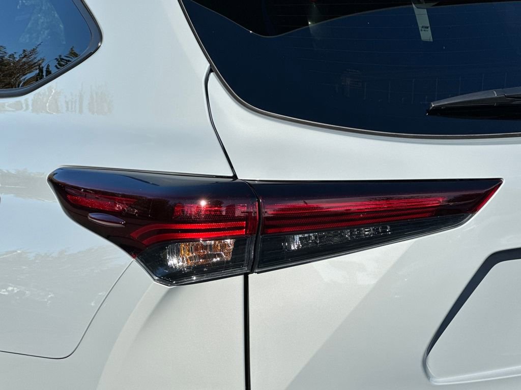 New 2025 Toyota Highlander XSE image 10