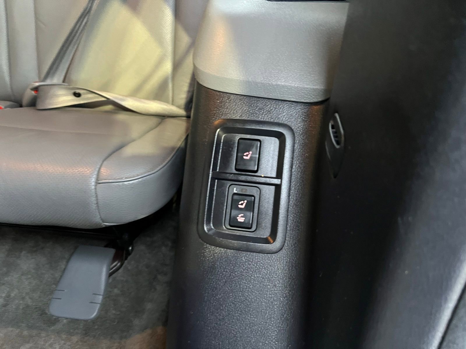 Used 2008 Toyota Sequoia Platinum image 30