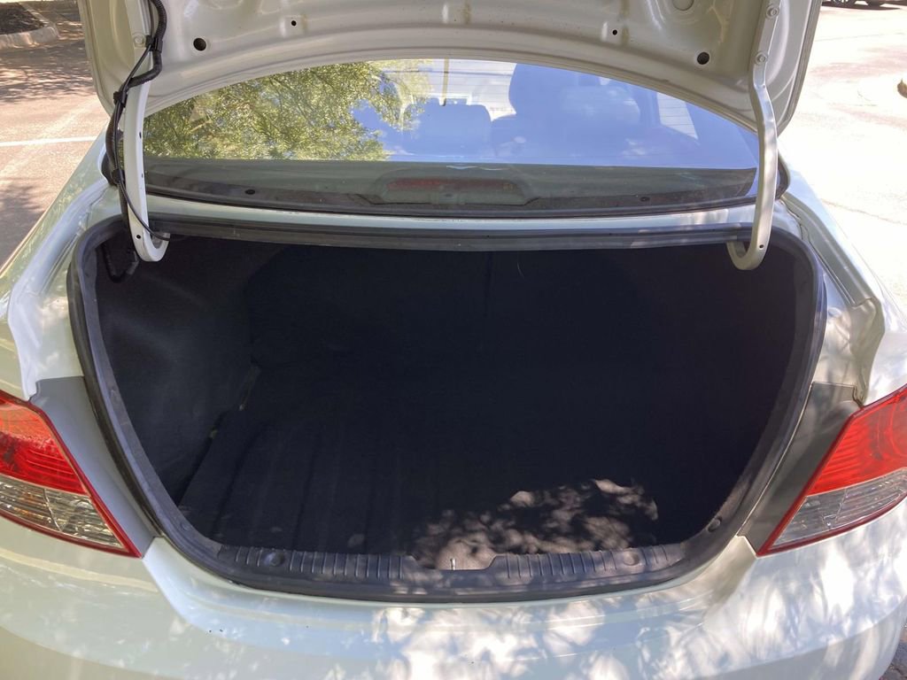 Used 2014 Hyundai Accent GLS FWD image 8