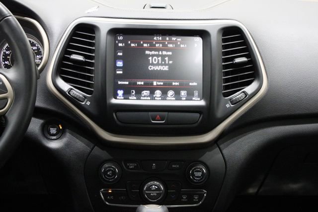 Used 2017 Jeep Cherokee Latitude w/ Comfort/Convenience Group image 30