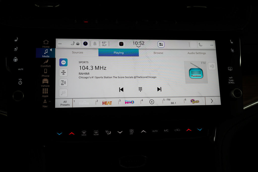Used 2024 Chrysler Pacifica Limited w/ Uconnect Theater Family Group FWD image 25