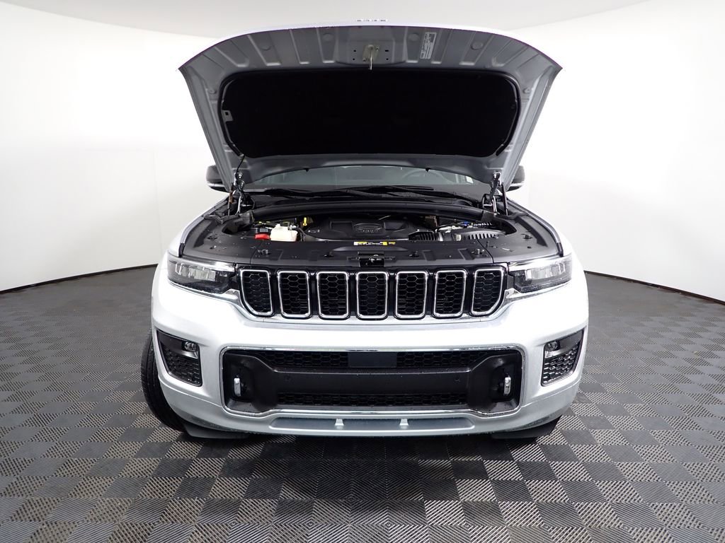 Used 2023 Jeep Grand Cherokee L Overland w/ Luxury Tech Group IV AWD/4WD image 10