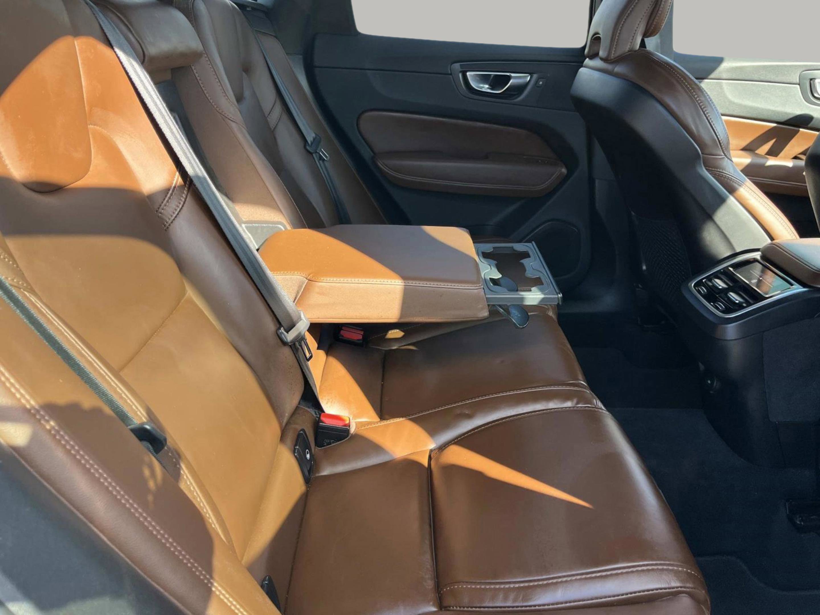 Used 2023 Volvo XC60 B5 Ultimate image 29