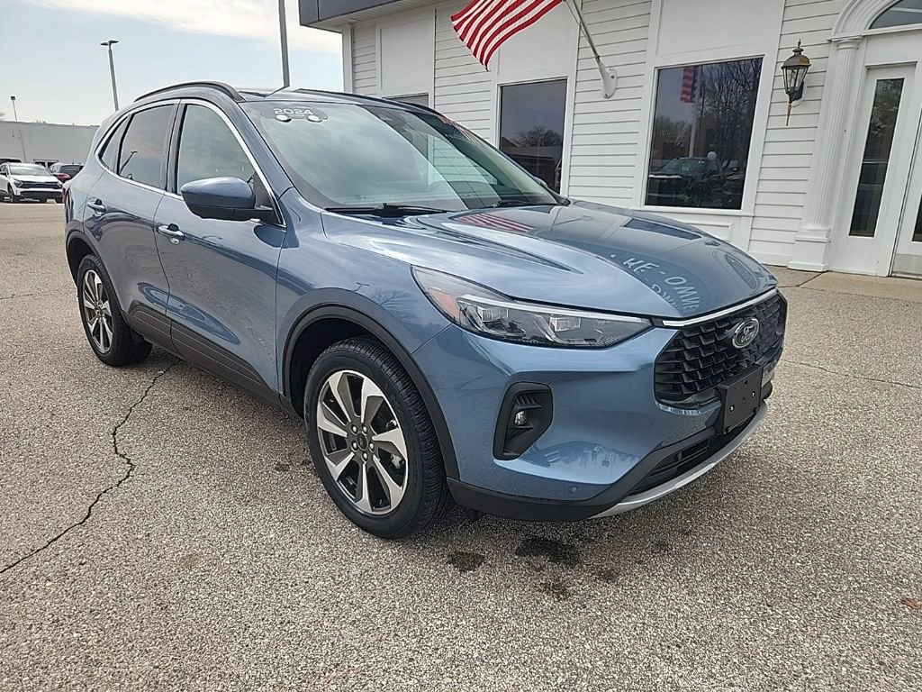 Used 2024 Ford Escape Platinum AWD/4WD image 3