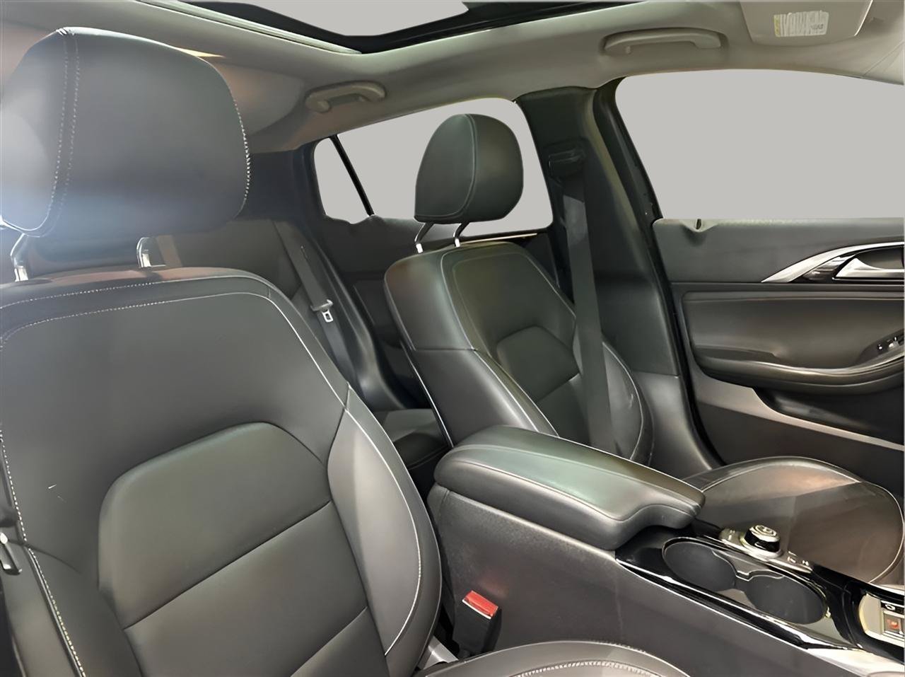 Used 2018 INFINITI QX30 Premium w/ Navigation Package FWD image 19