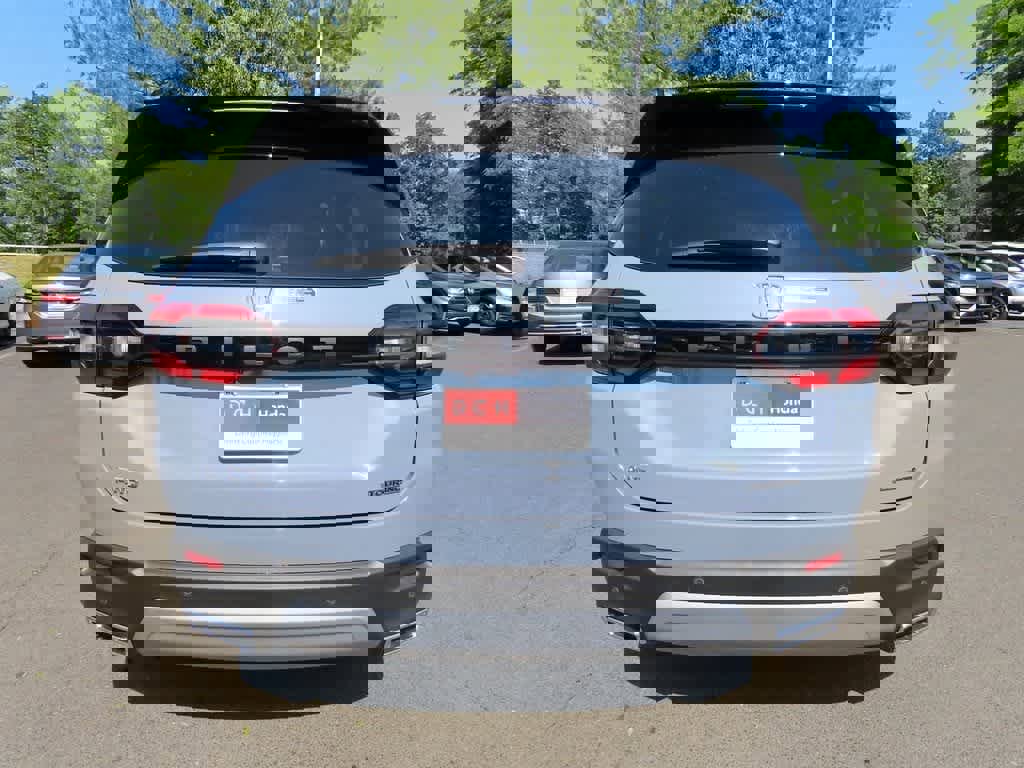 New 2025 Honda Pilot Touring image 5