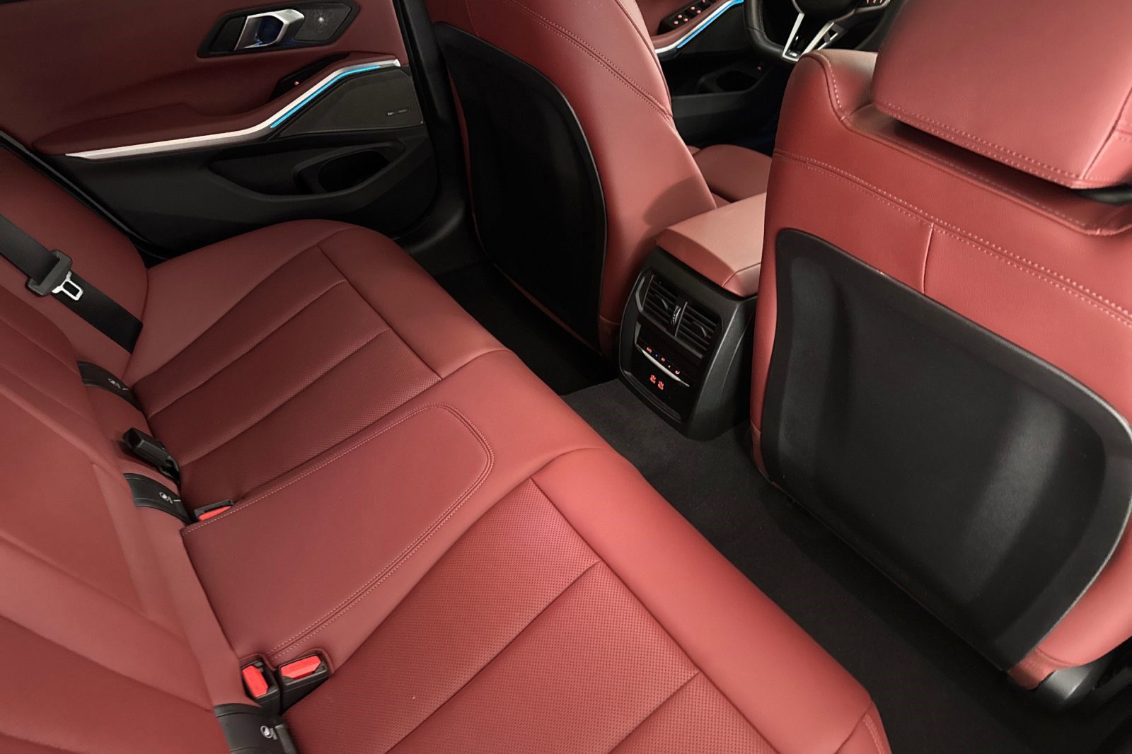 Used 2025 BMW M340i w/ Premium Package image 29