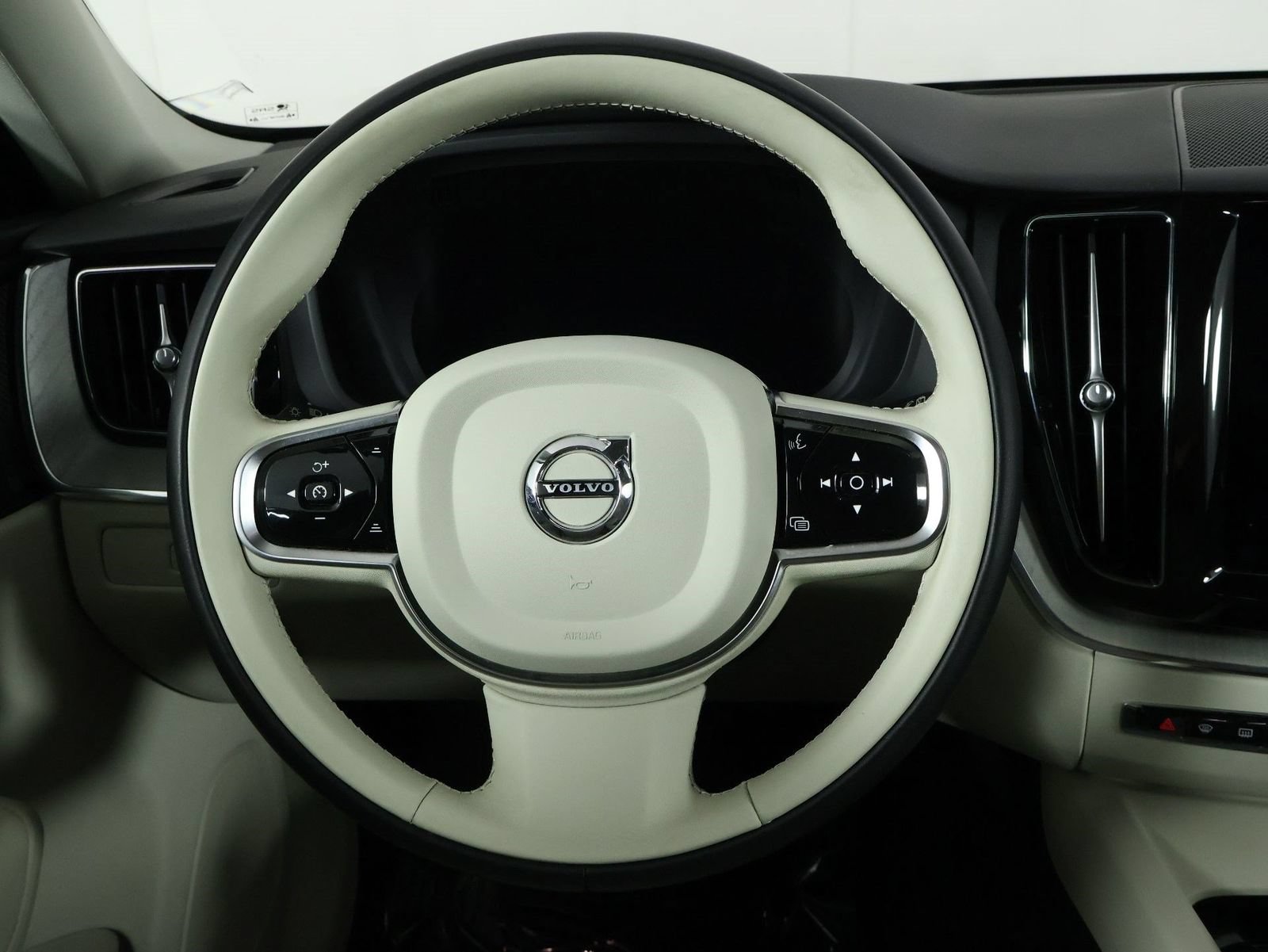 Certified 2024 Volvo XC60 T8 Plus w/ Climate Package AWD/4WD image 8