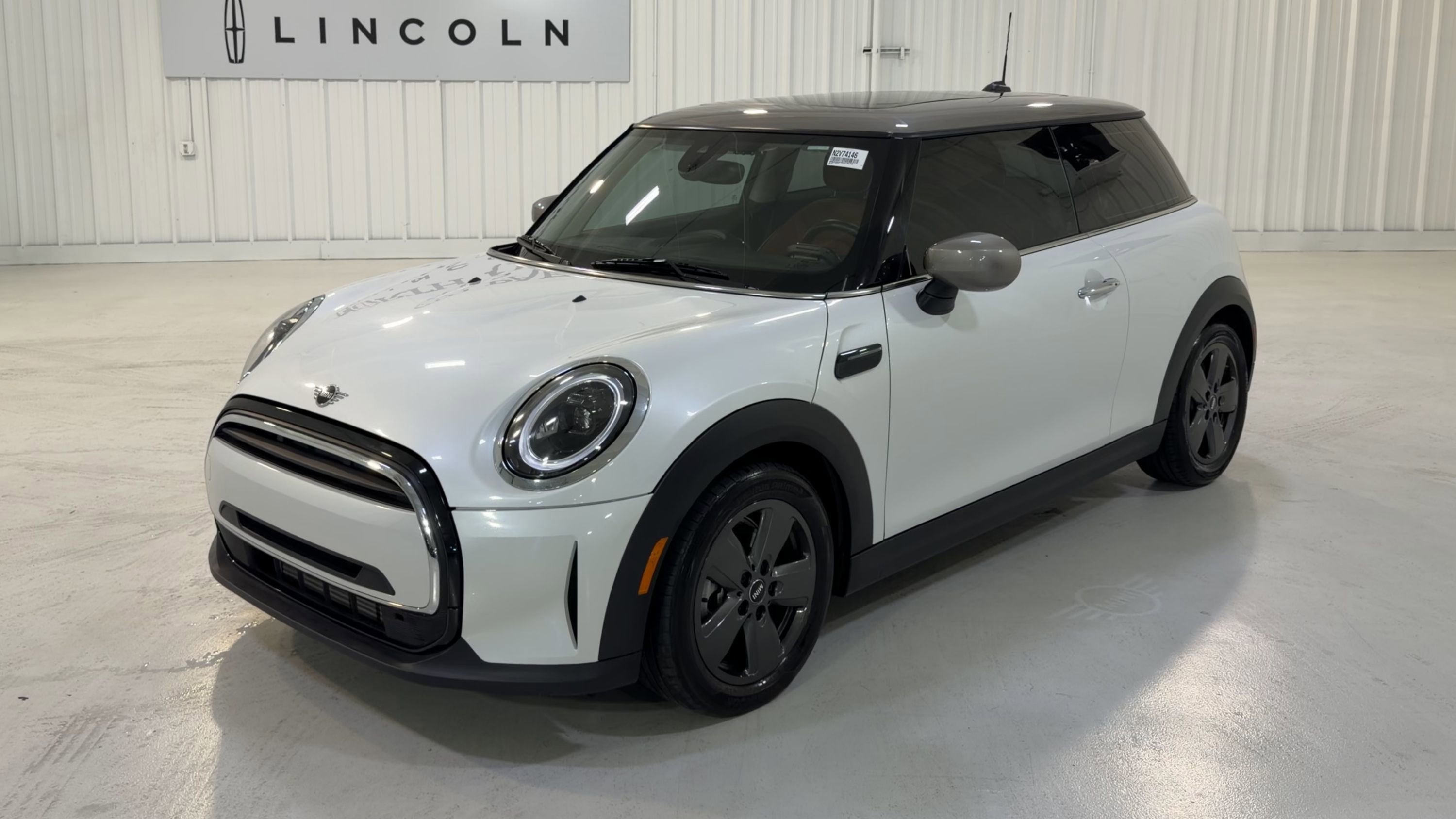 Used 2024 MINI Cooper 2-Door Hardtop w/ Signature Upholstery Package FWD image 5
