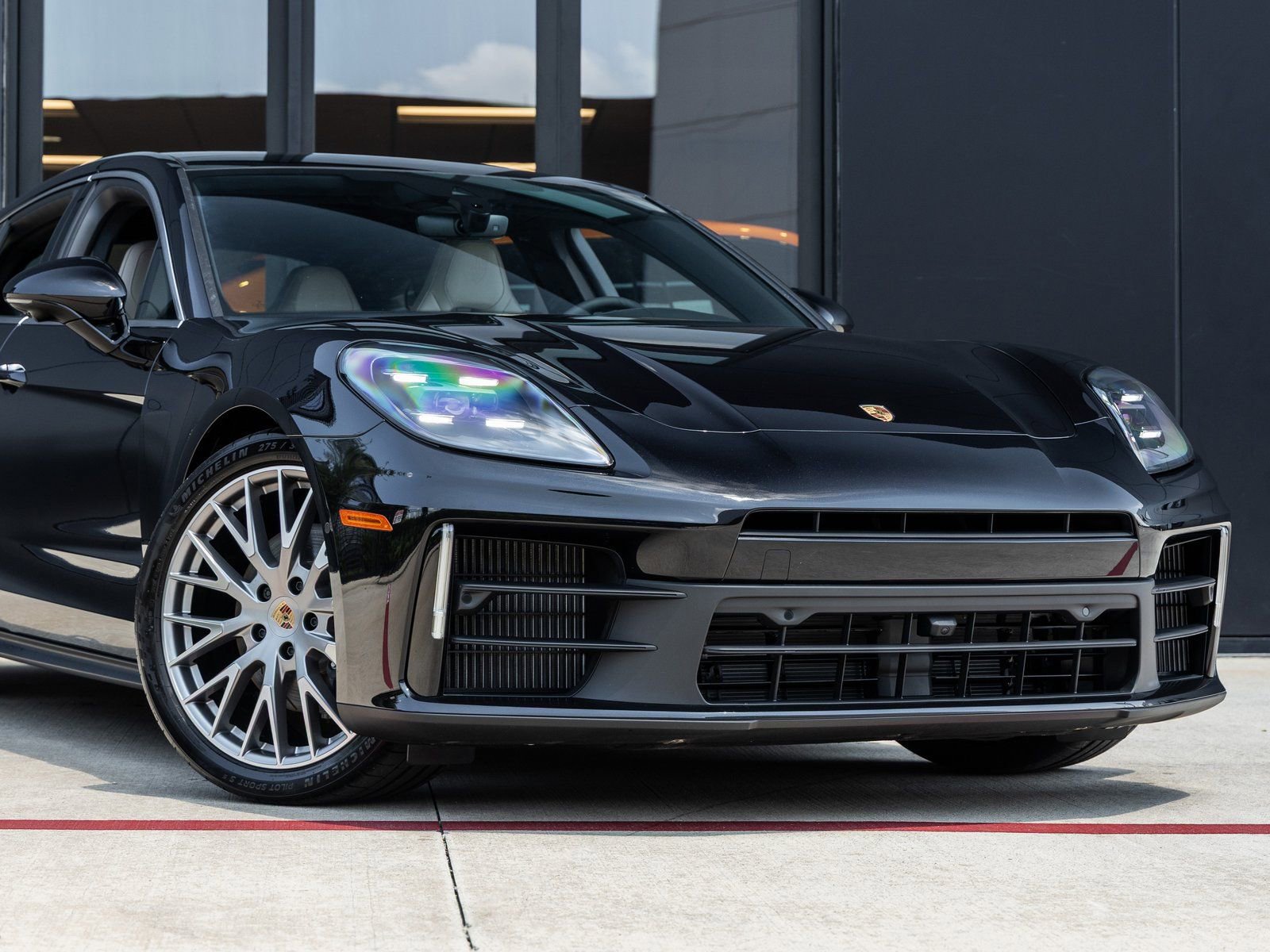 Certified 2025 Porsche Panamera image 9