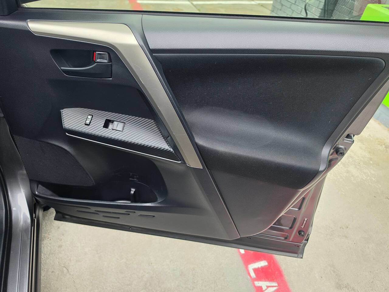 Used 2013 Toyota RAV4 XLE FWD image 32