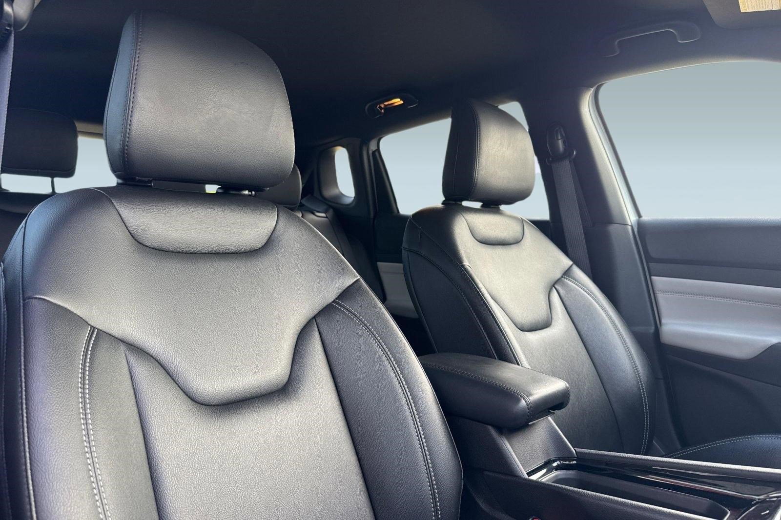 Used 2025 Jeep Compass Limited image 31