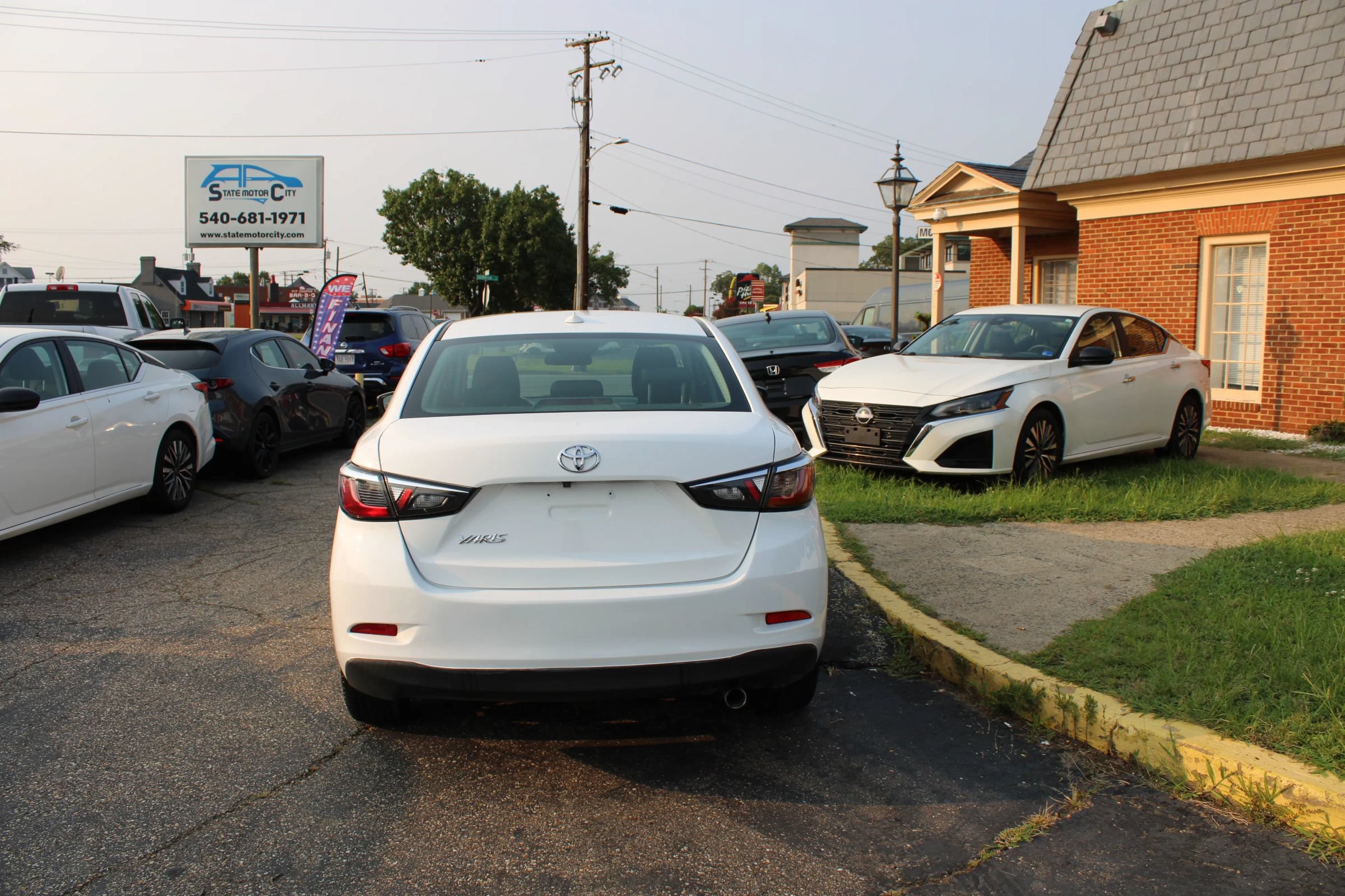 Used 2019 Toyota Yaris L FWD image 4
