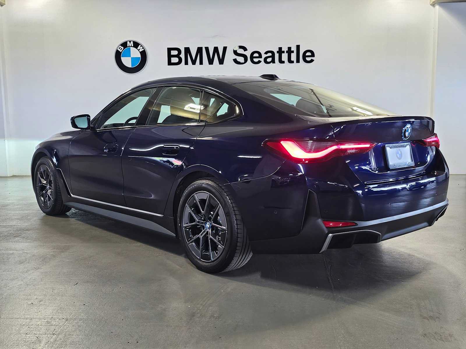 Certified 2023 BMW i4 eDrive40 w/ Premium Package RWD image 4