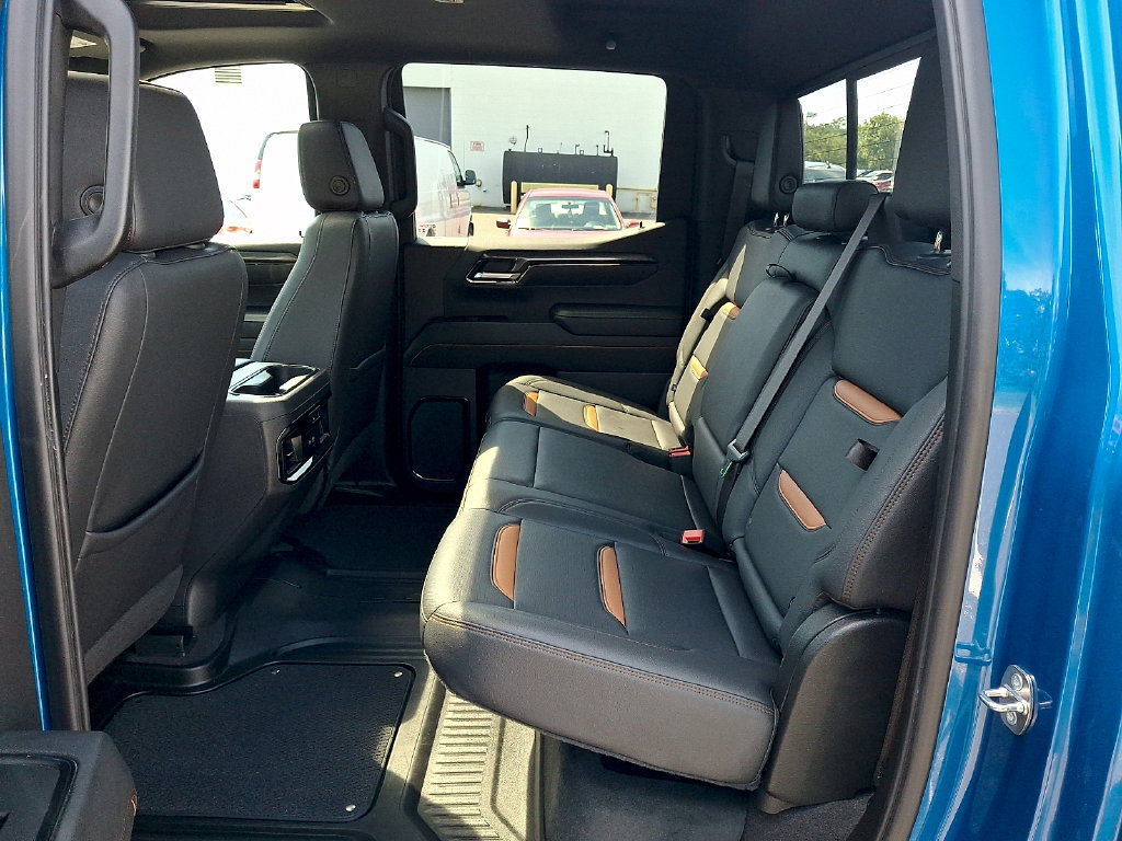 Used 2024 GMC Sierra 1500 AT4 w/ AT4 Premium Package AWD/4WD image 14