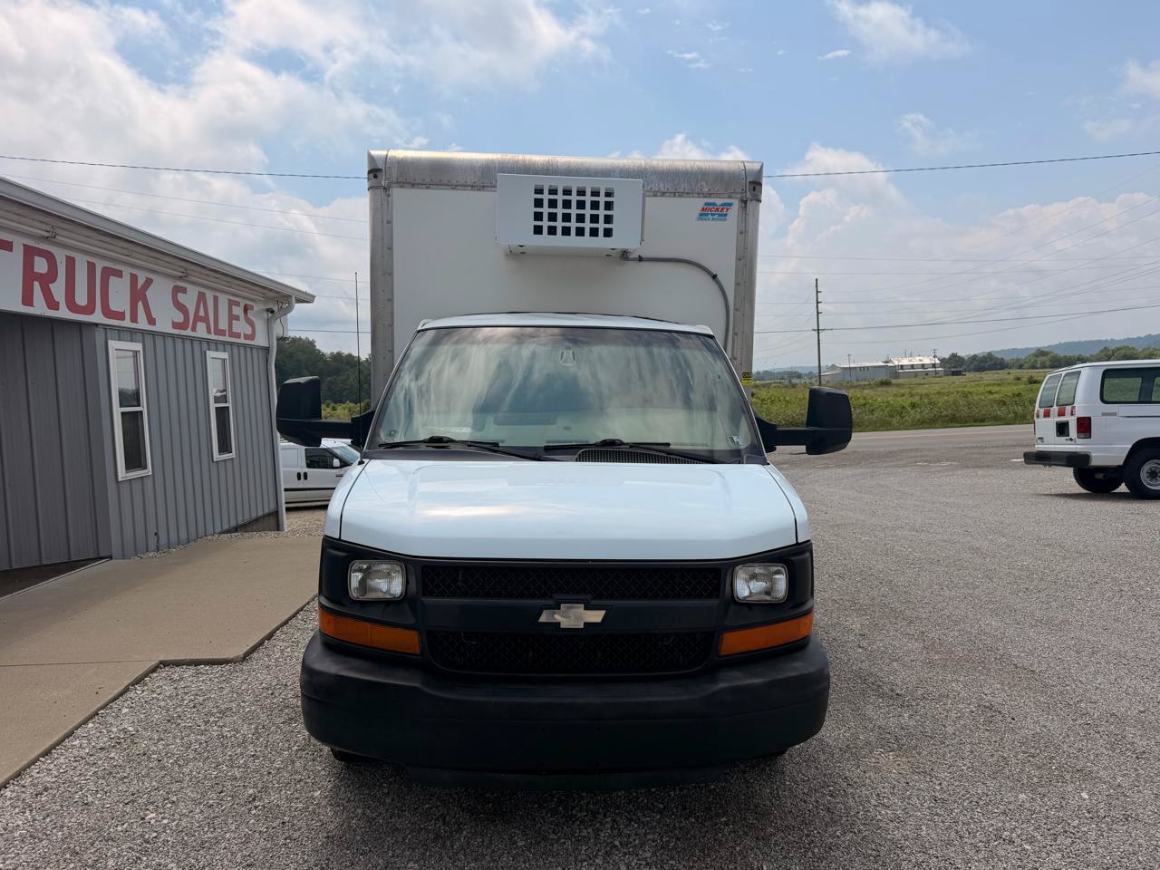Used 2015 Chevrolet Express 4500 RWD image 5