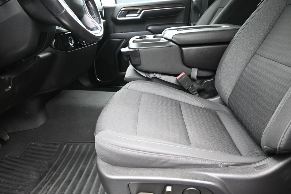 Used 2023 Chevrolet Silverado 1500 LT AWD/4WD image 13