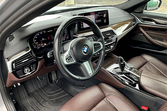 Used 2022 BMW M550i xDrive w/ Shadowloine Package image 13