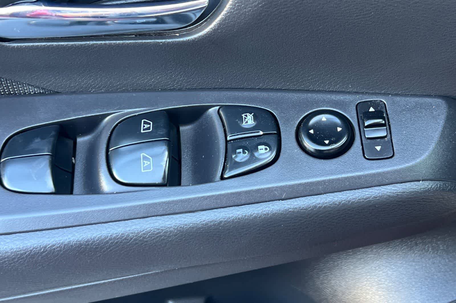 Certified 2023 Nissan Kicks SV FWD image 14
