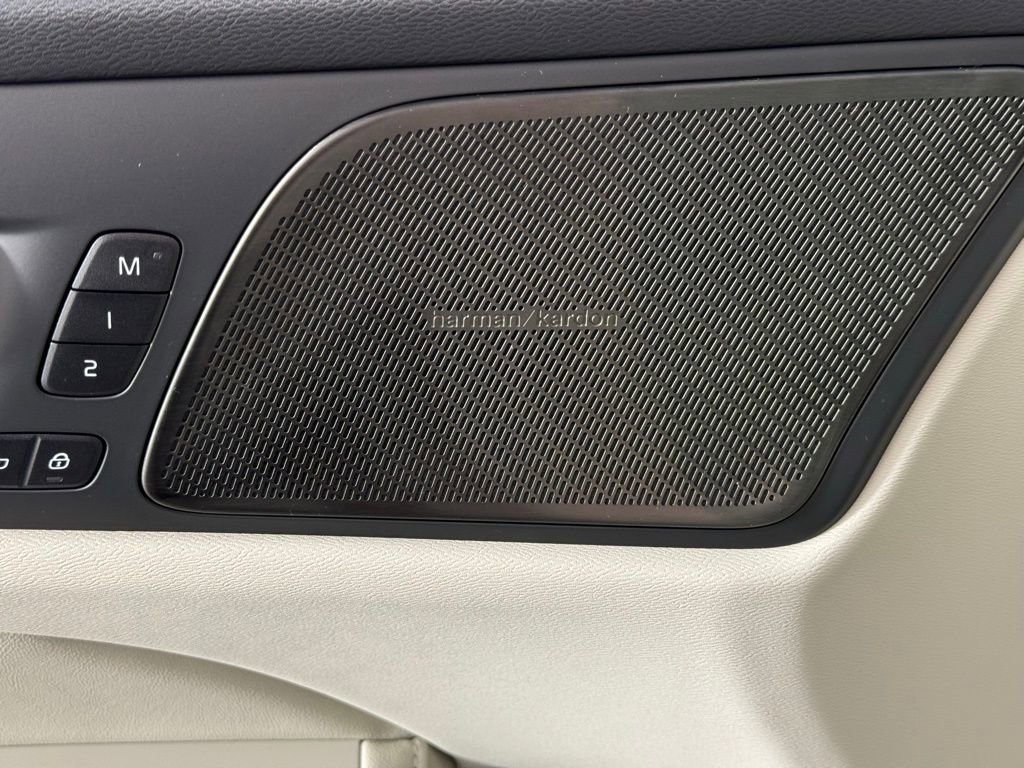 Certified 2024 Volvo S60 B5 Plus w/ Climate Package image 15