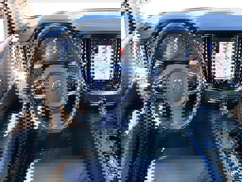 Used 2020 Volvo V60 T5 Cross Country w/ Protection Package image 16