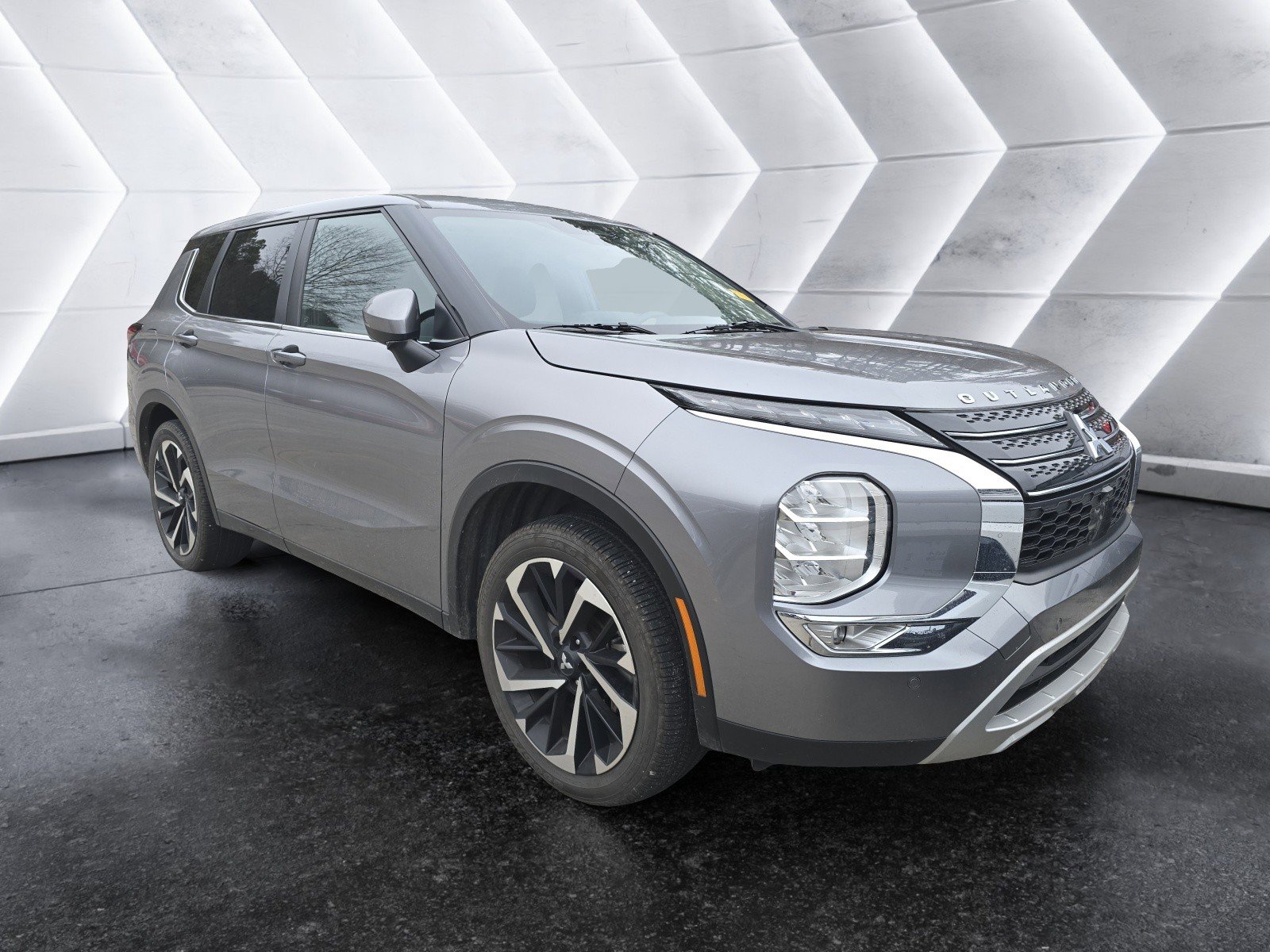 Used 2023 Mitsubishi Outlander SE