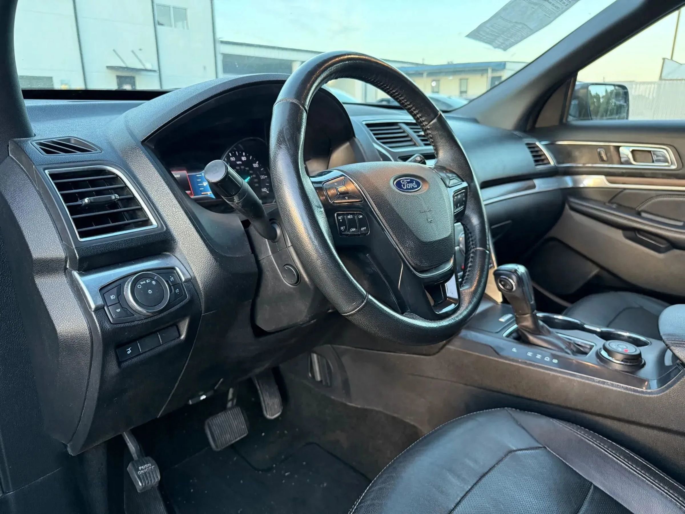 Used 2018 Ford Explorer Limited image 13