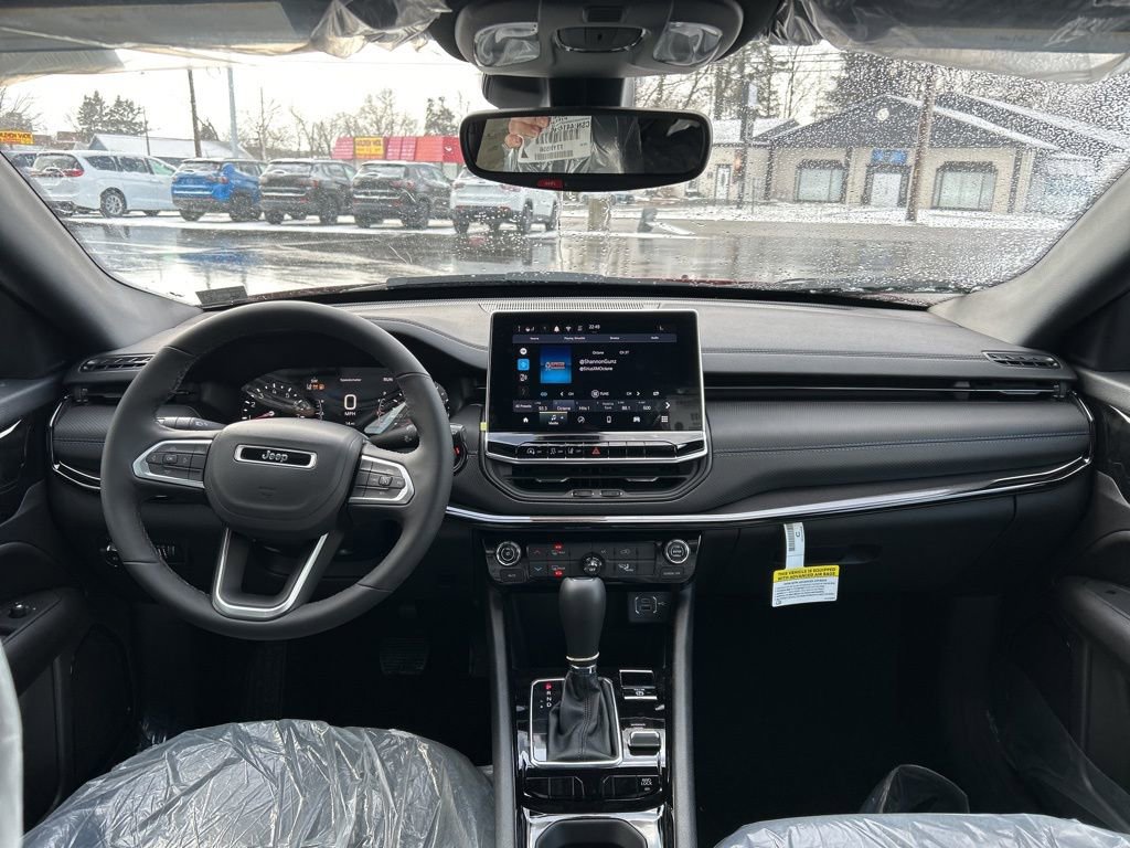 New 2026 Jeep Compass Latitude image 14