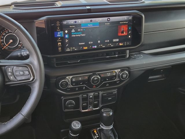 Used 2025 Jeep Gladiator Sport AWD/4WD image 13