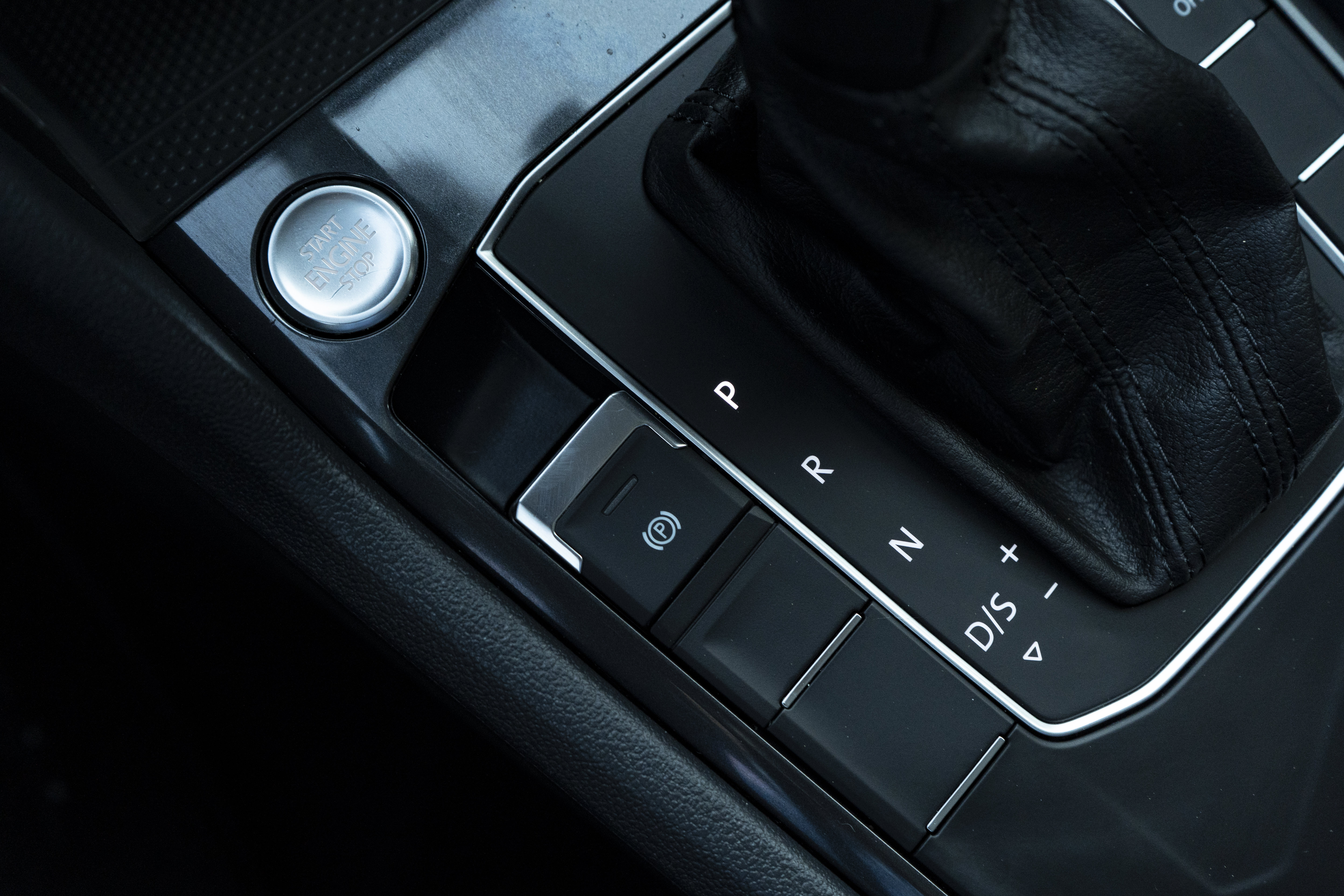 Certified 2020 Volkswagen Tiguan SEL FWD image 27